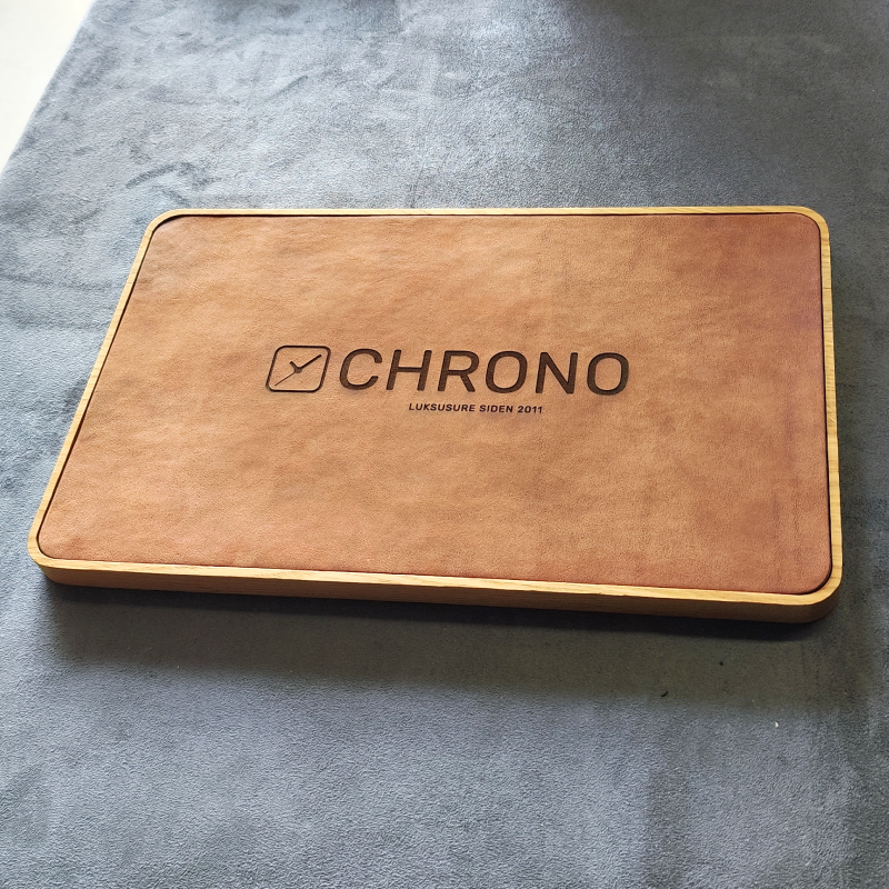 Chrono - lav signaturbakke med logo